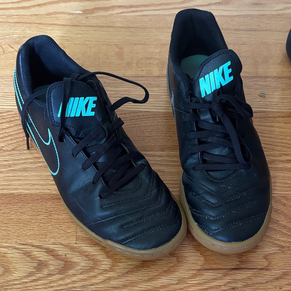 Nike Men's Black and Aqua Athletic Shoes